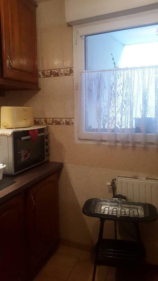 8 Rue Brise Echalas Saint-Denis  Luaran gambar