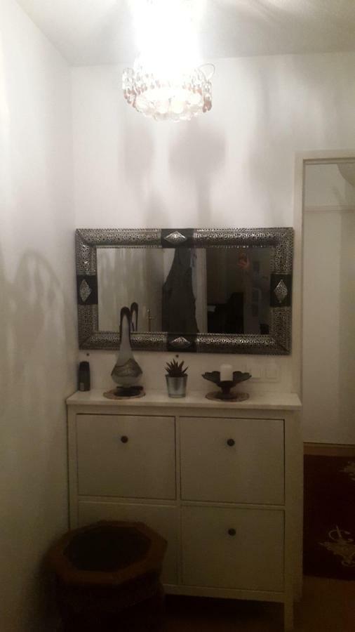 8 Rue Brise Echalas Saint-Denis  Luaran gambar
